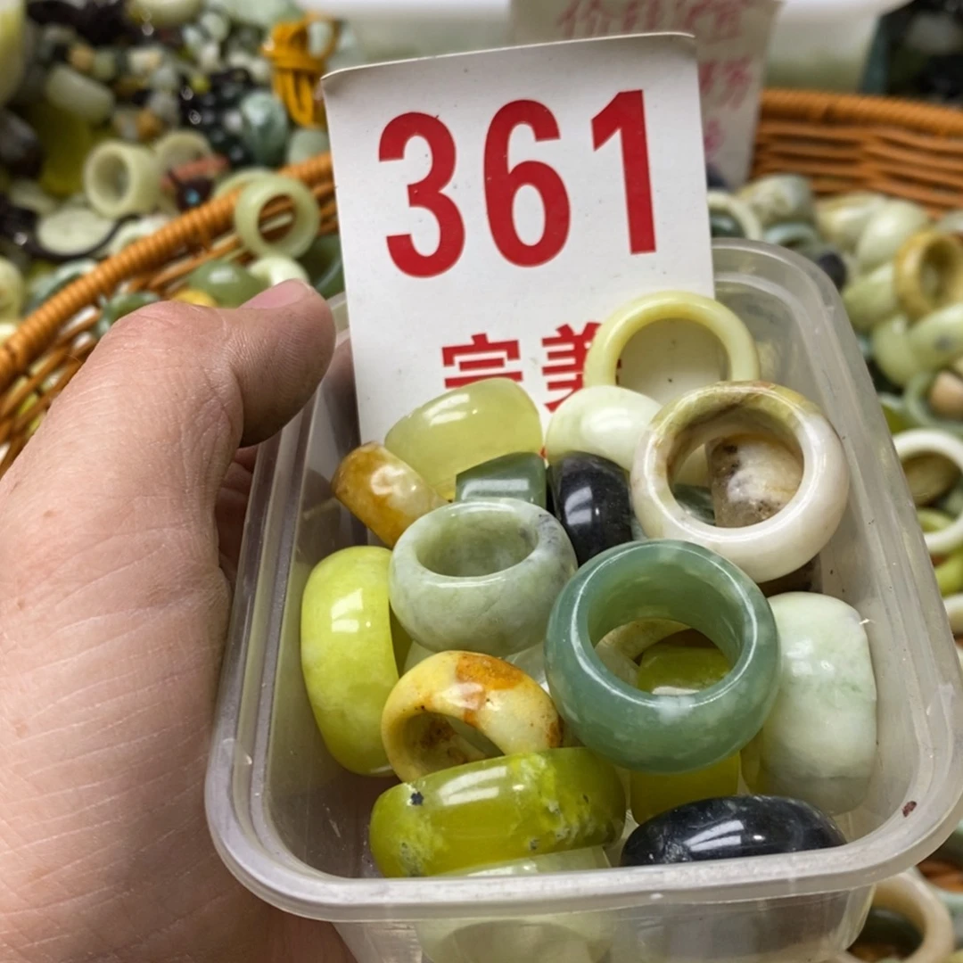 蛇纹石玉挂坠未镶嵌