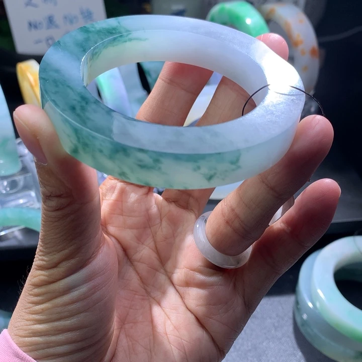 定制翡翠未镶嵌翡翠手镯