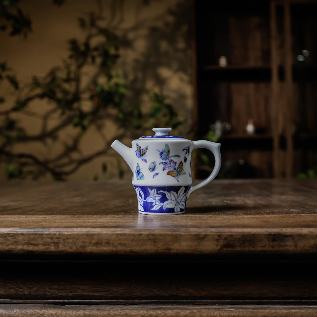 纳兰 百合蛱蝶壶120ml（卓君S0054）