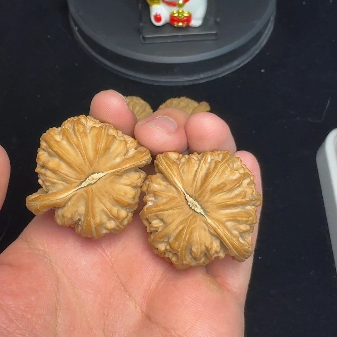 淘***果文玩核桃吊坠白狮子