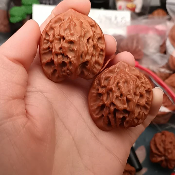 文玩核桃吊坠狮子头