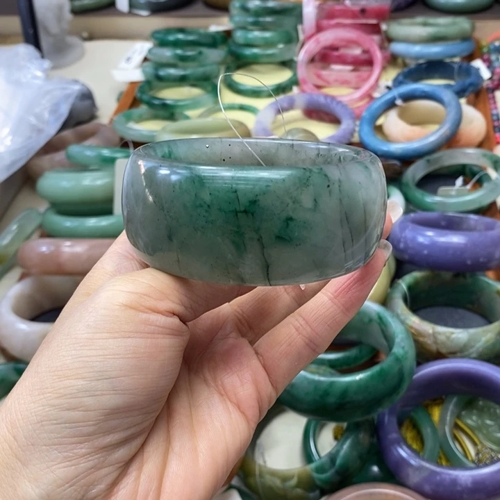 未镶嵌手镯石英质玉