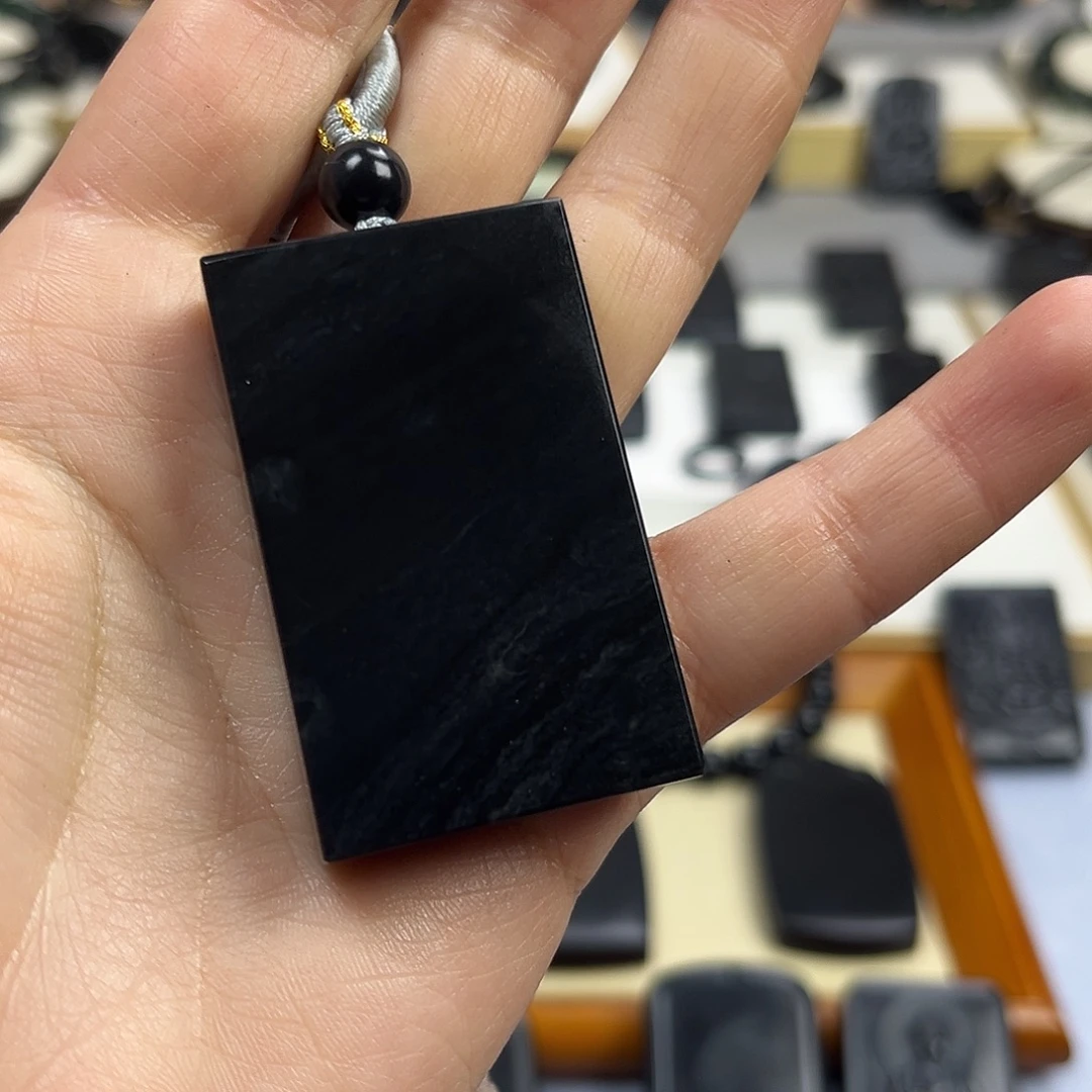 和田玉（墨玉）未镶嵌颈饰35钢板水线