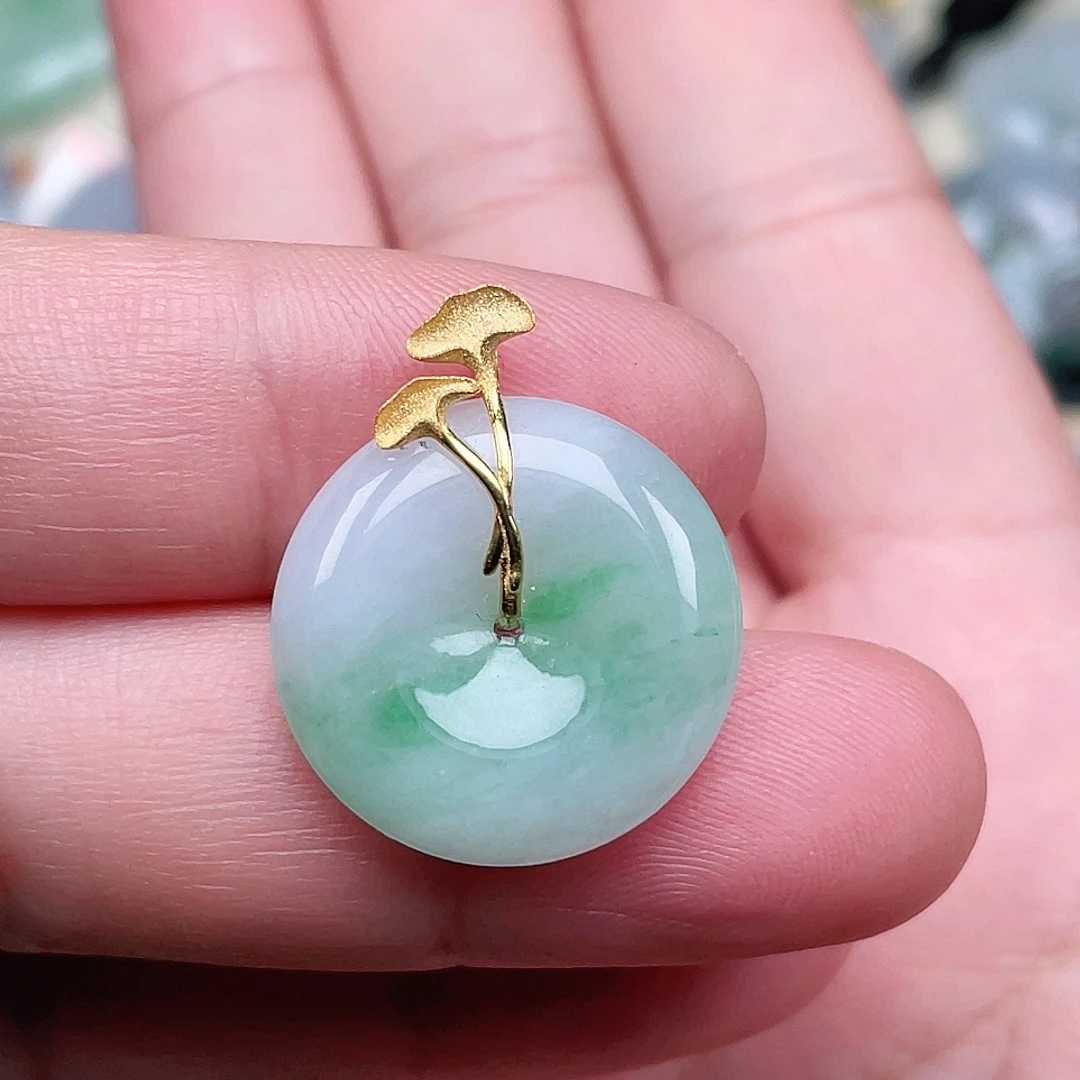 翡翠未镶嵌颈饰平安扣