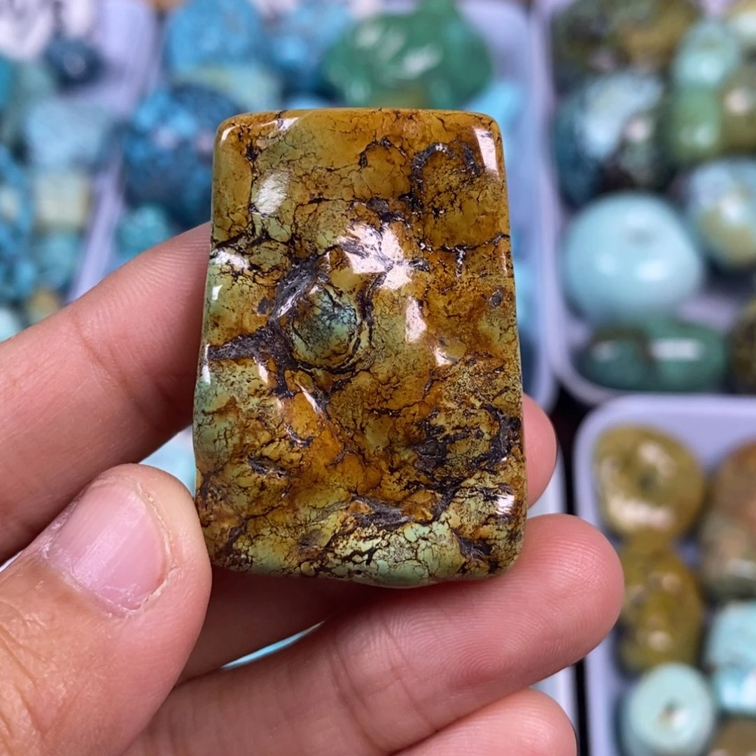 绿松石未镶嵌颈饰