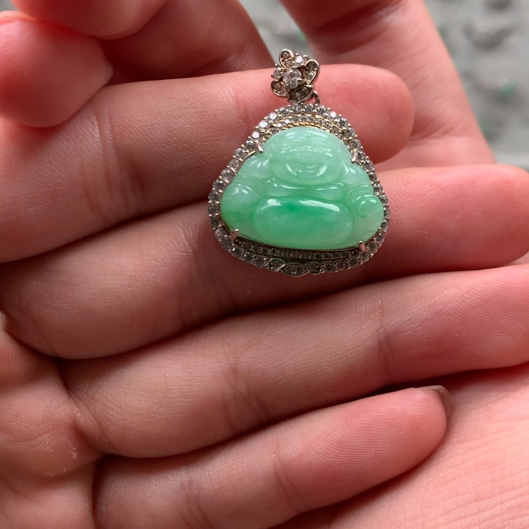 翡翠未镶嵌颈饰你是