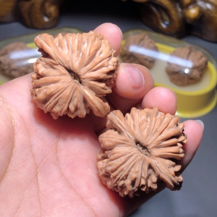 文玩核桃把件K**g42四座楼