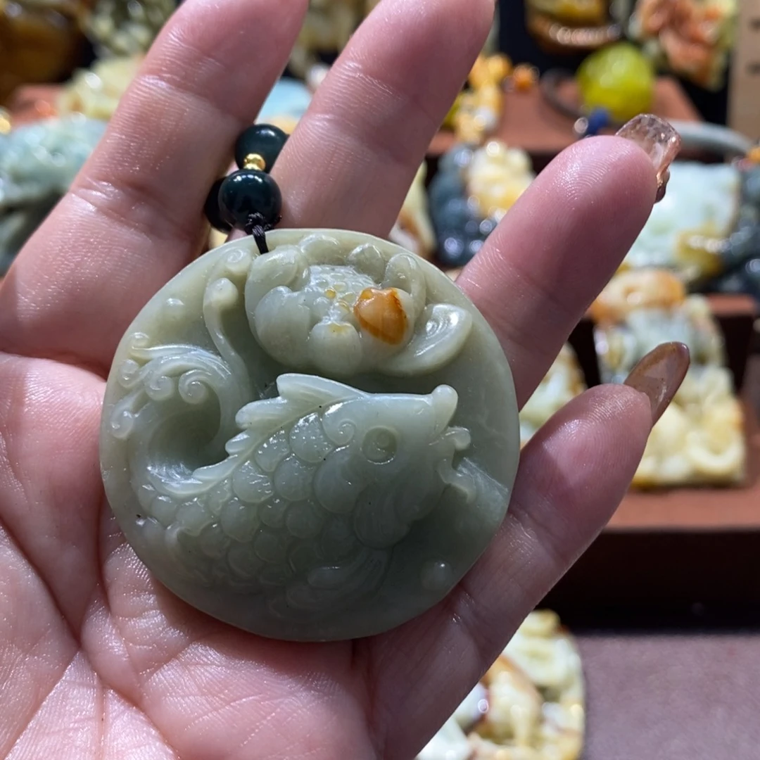 蛇纹石玉颈饰未镶嵌