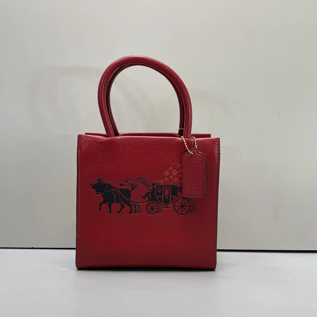 99新 COACH/蔻驰 小林/cally红色马车琴谱包17*17*7cmB010309