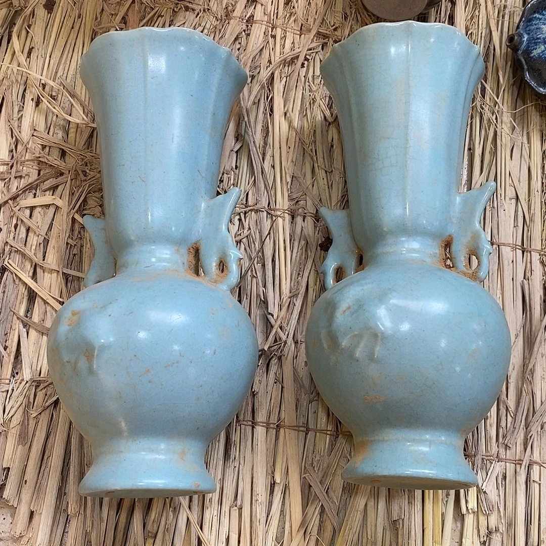 瓷片汝窑的倆小瓶子