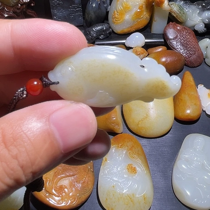 颈饰未镶嵌和田玉（糖玉）