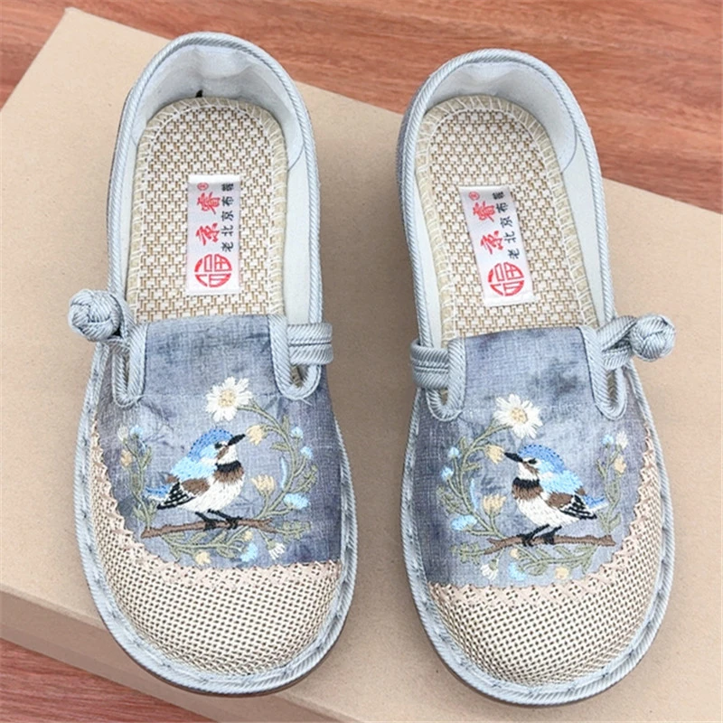 2025春季新款老北京布鞋轻便舒适女单鞋新中式国风汉服绣花鞋洋气