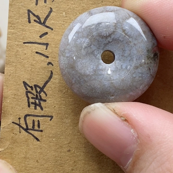 颈饰未镶嵌硅化珊瑚（珊瑚玉）