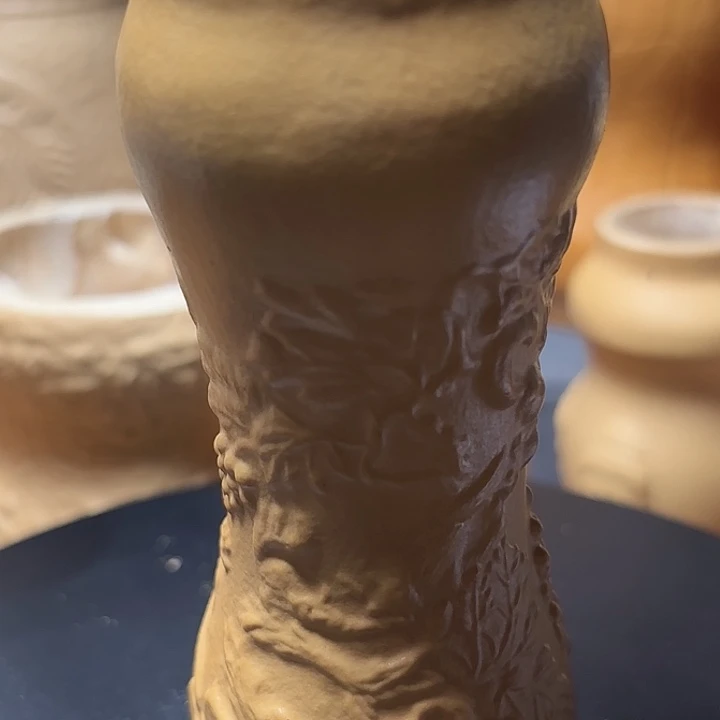 W***长隐隐约约看到一些事情在