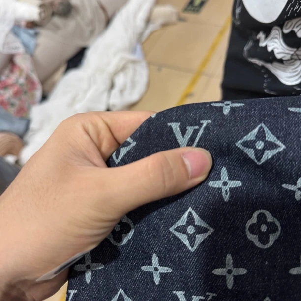 02 纯棉品牌老花牛仔面料2米价 L什么V