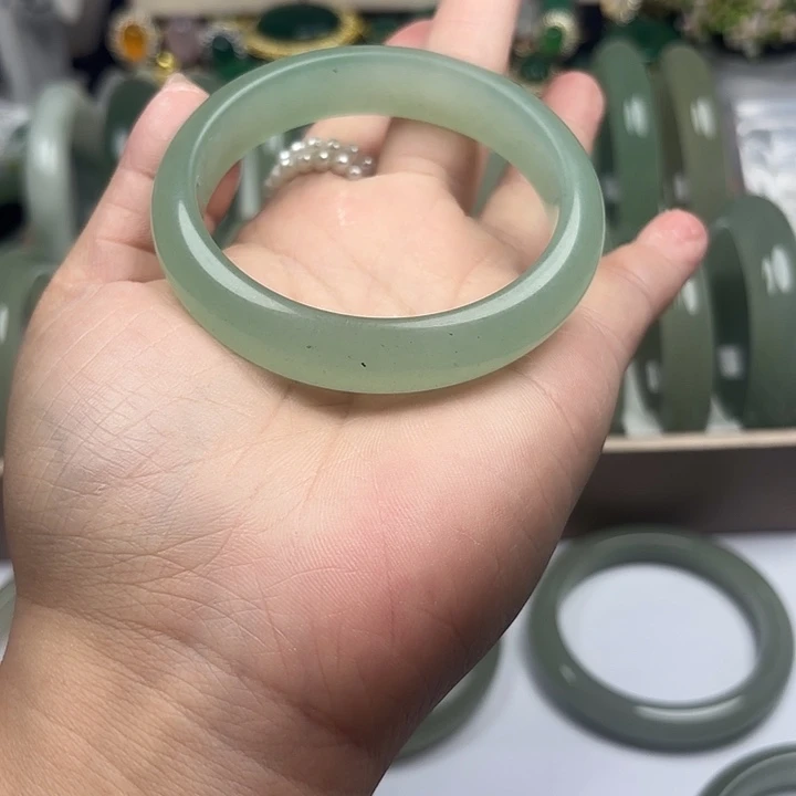 东陵石未镶嵌手镯