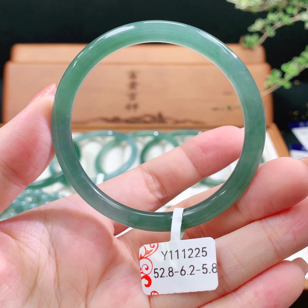 翡翠手镯未镶嵌天然