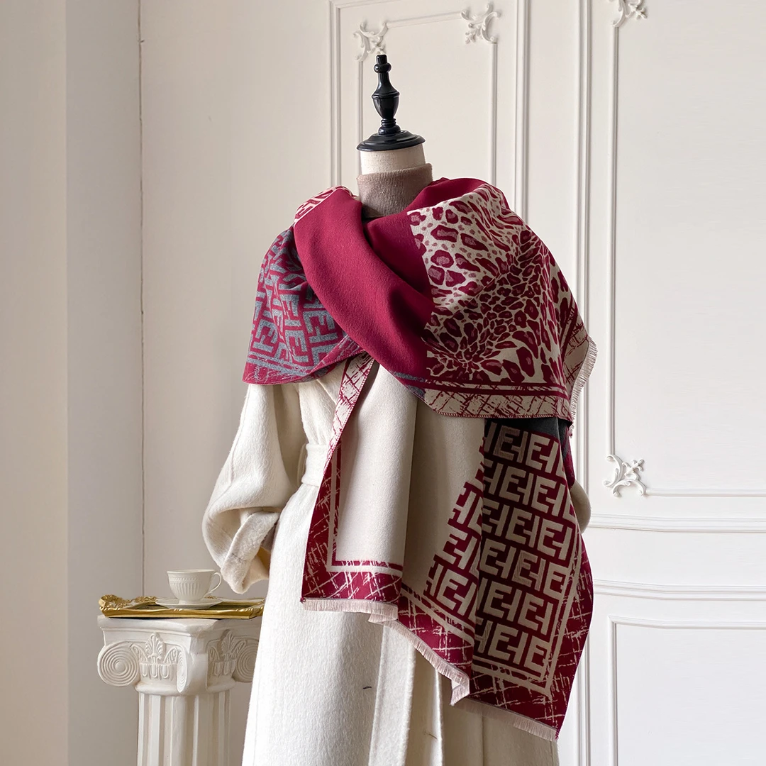 女式秋冬围巾字母流苏柔软保暖毛毯披肩办公室时尚柔软轻便舒适