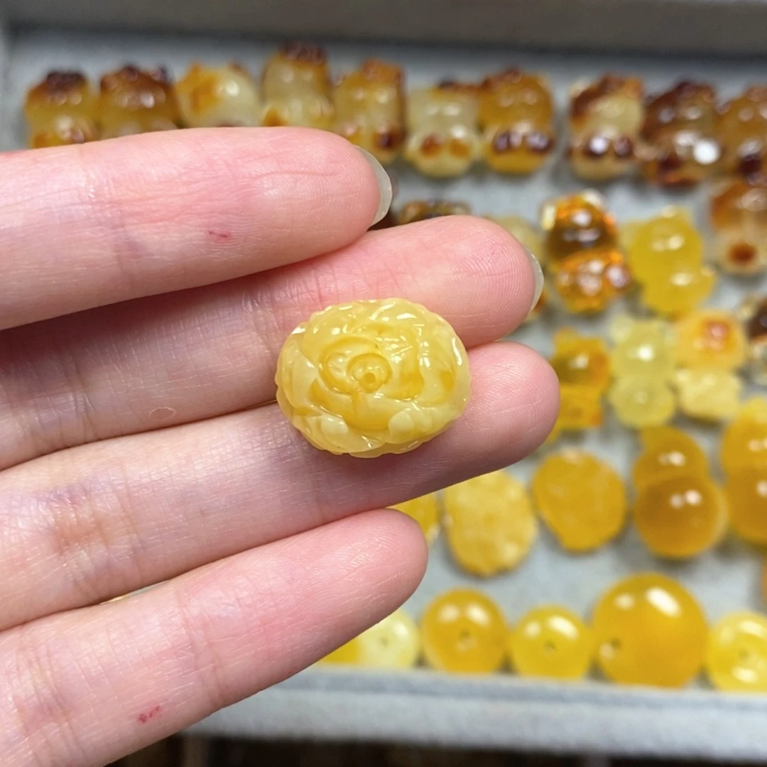 蜜蜡颈饰未镶嵌牡丹吊坠款