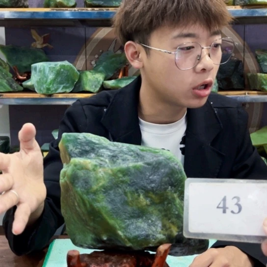 未镶嵌蛇纹石玉原石