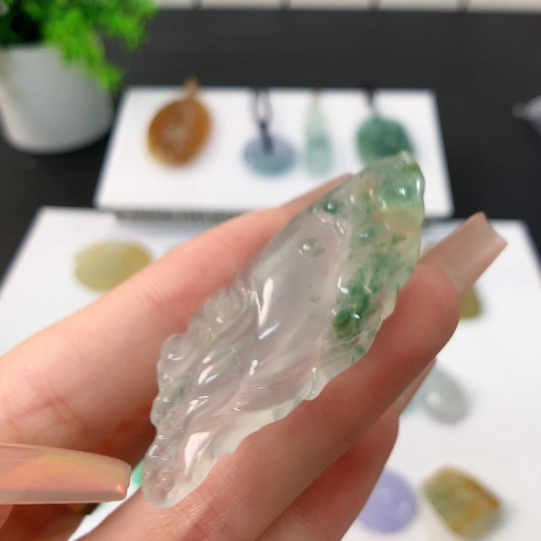 颈饰未镶嵌翡翠鲲鹏