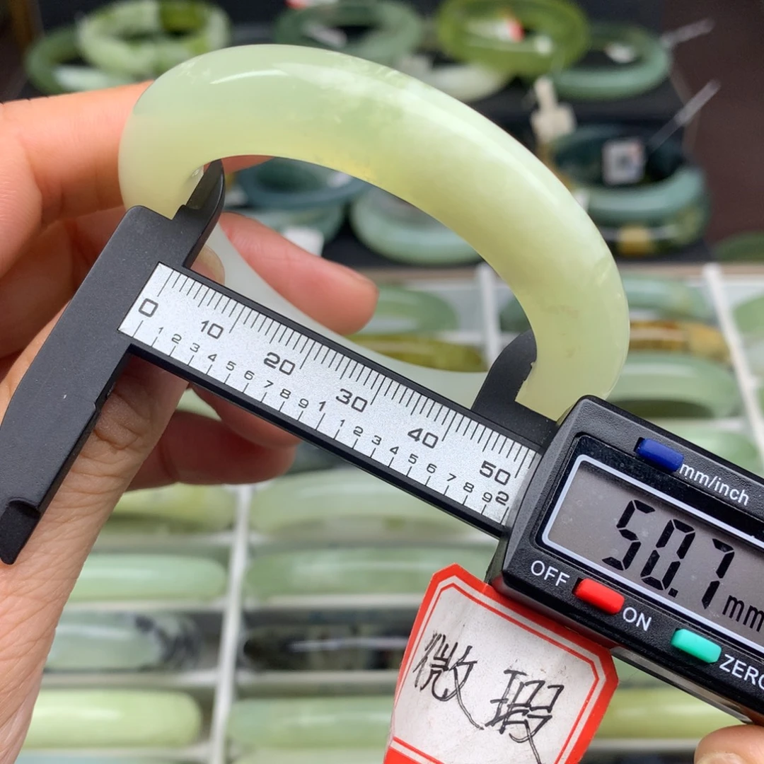 蛇纹石玉未镶嵌手镯661