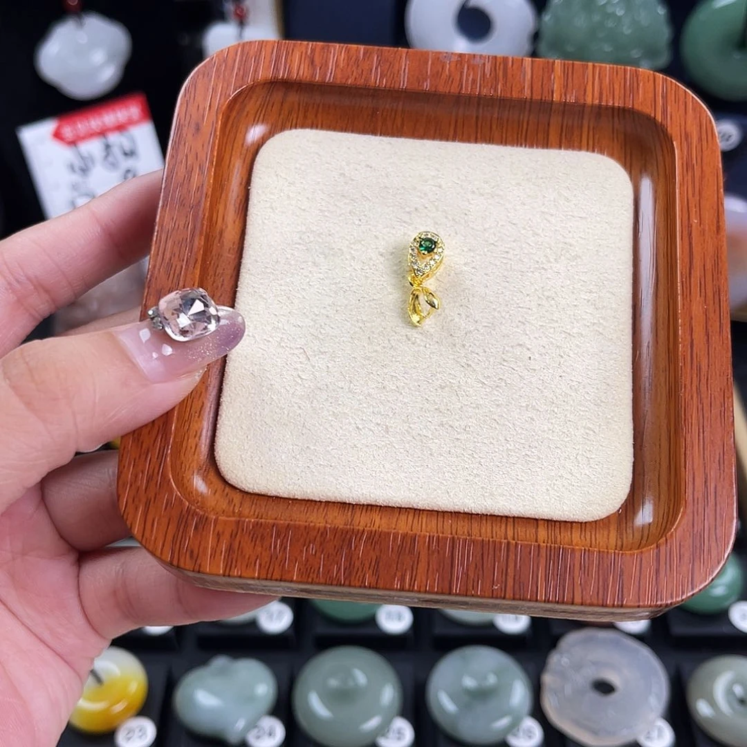 颈饰未镶嵌石英质玉
