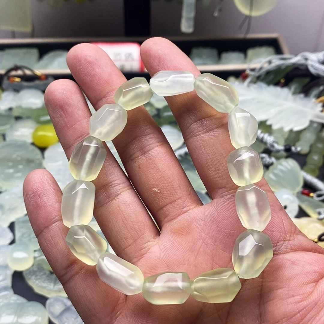 未镶嵌蛇纹石玉颈饰