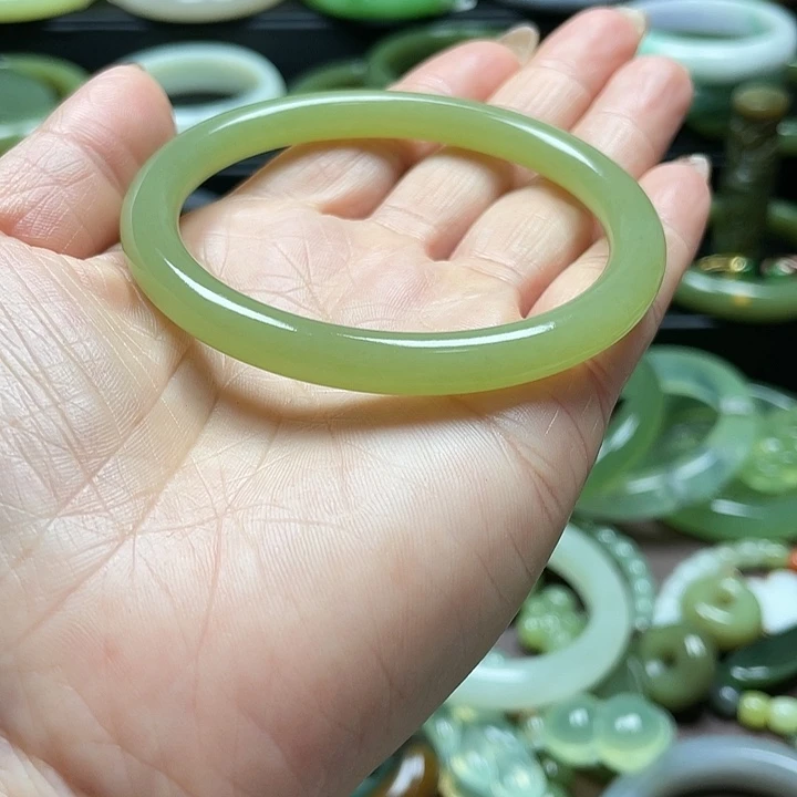 和田玉未镶嵌手镯