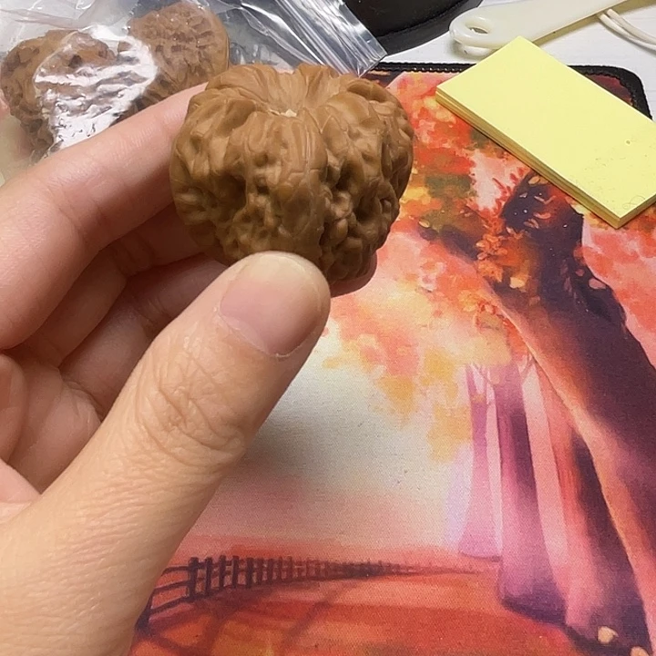 文玩核桃把件凹底