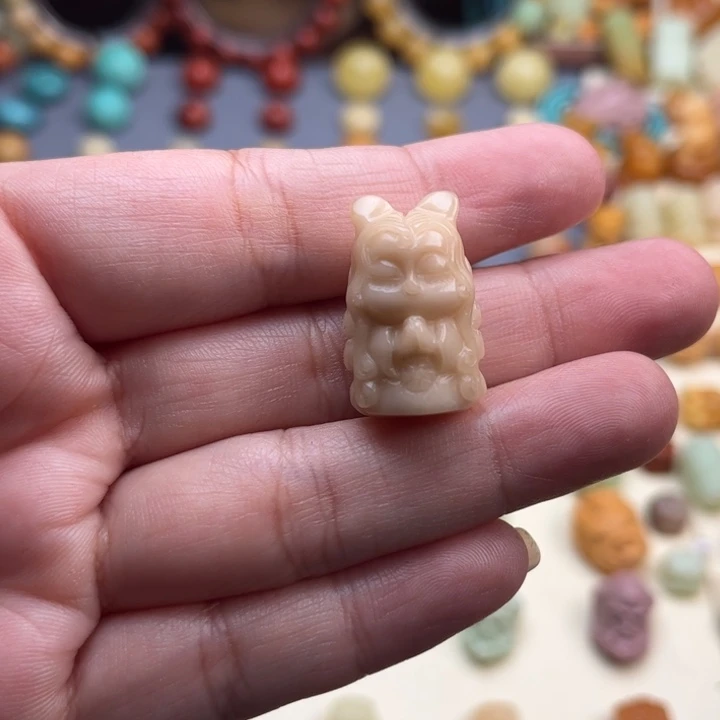 未镶嵌石英质玉（缅黄）珠宝半成品