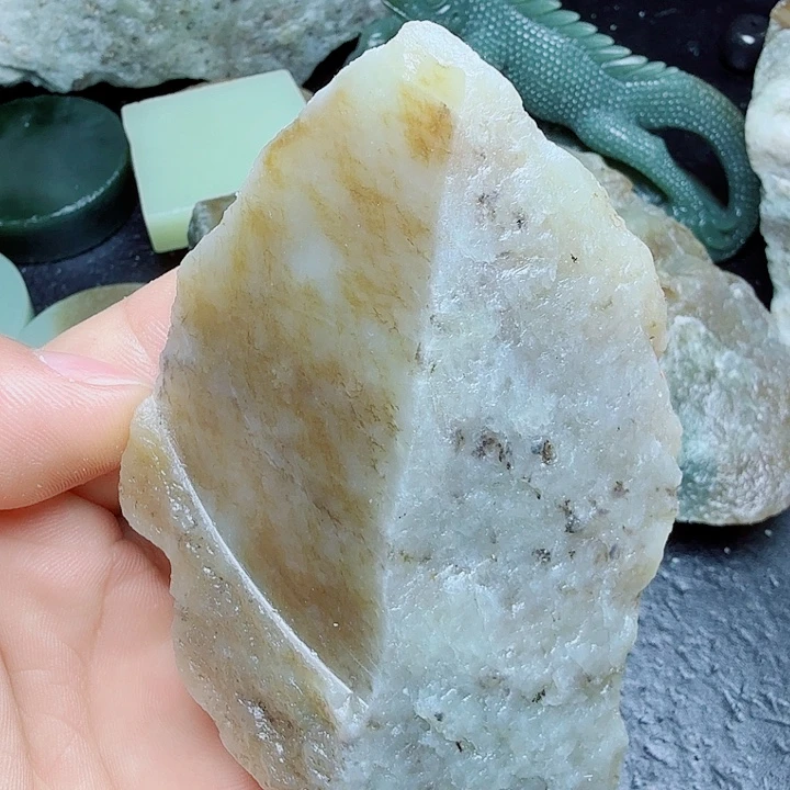 和田玉（糖玉）未镶嵌珠宝奇石