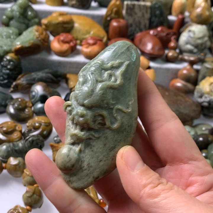 未镶嵌岫岩河磨玉（透闪石质玉）把件