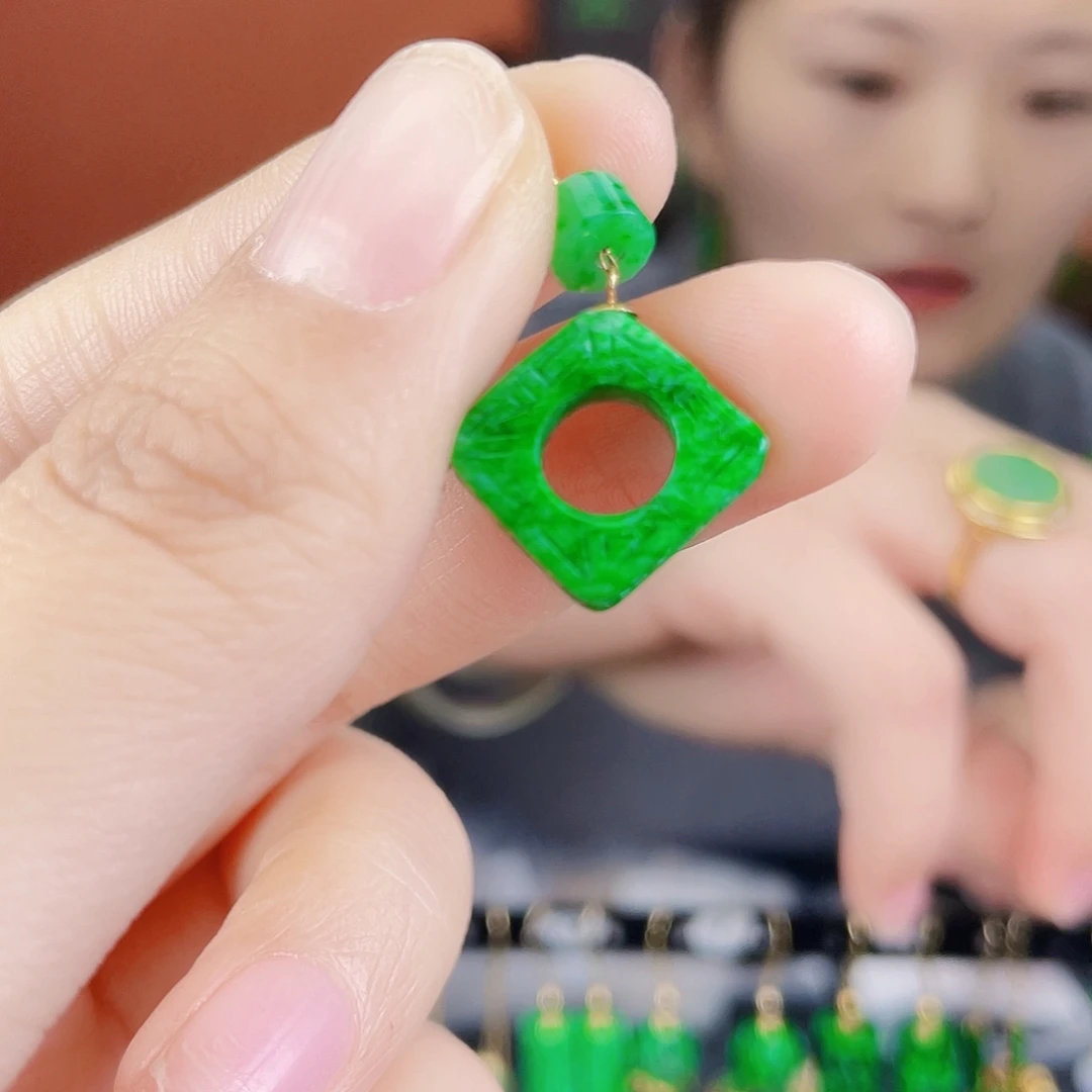 翡翠18K金镶嵌耳饰