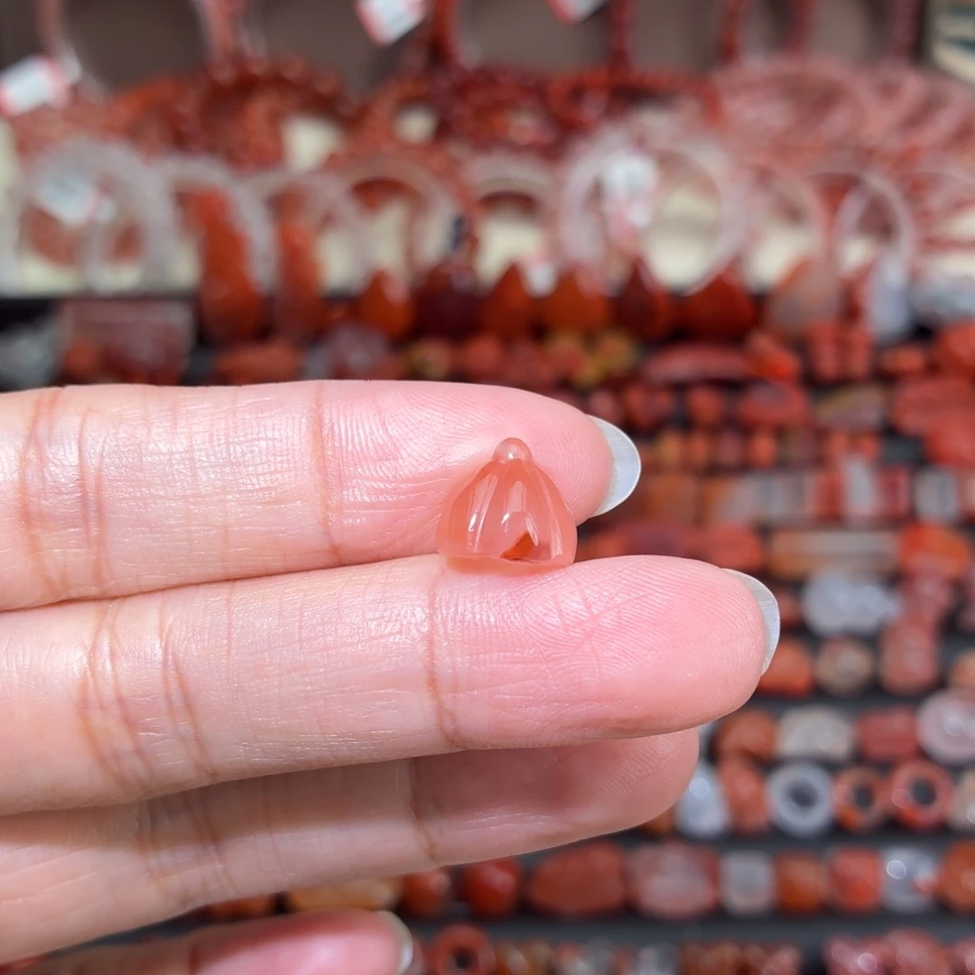 南红玛瑙未镶嵌颈饰莲蓬