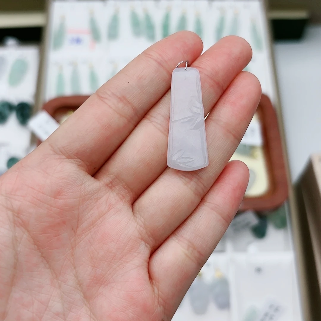 翡翠颈饰未镶嵌竹节