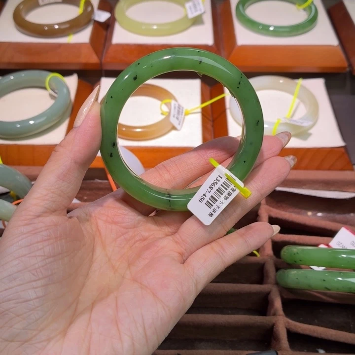 和田玉未镶嵌手镯56