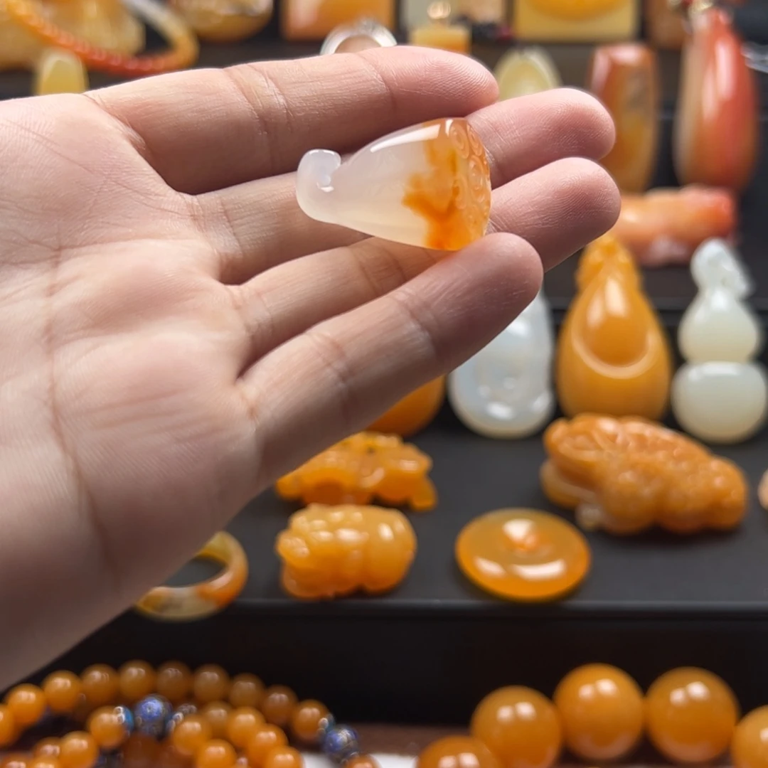 合金石英质玉（黄龙玉）颈饰