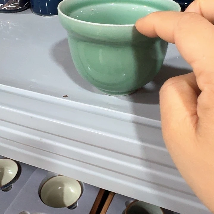 主人杯一个，瓷。。品茗