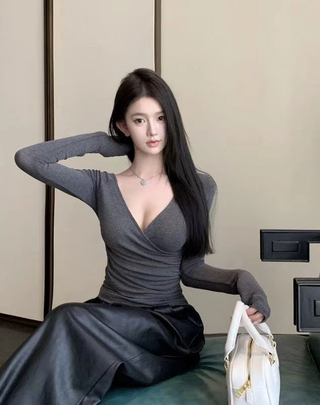 GXW24SS 修身V领腰部褶皱长袖打底