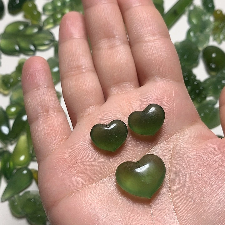 F***e蛇纹石玉未镶嵌颈饰