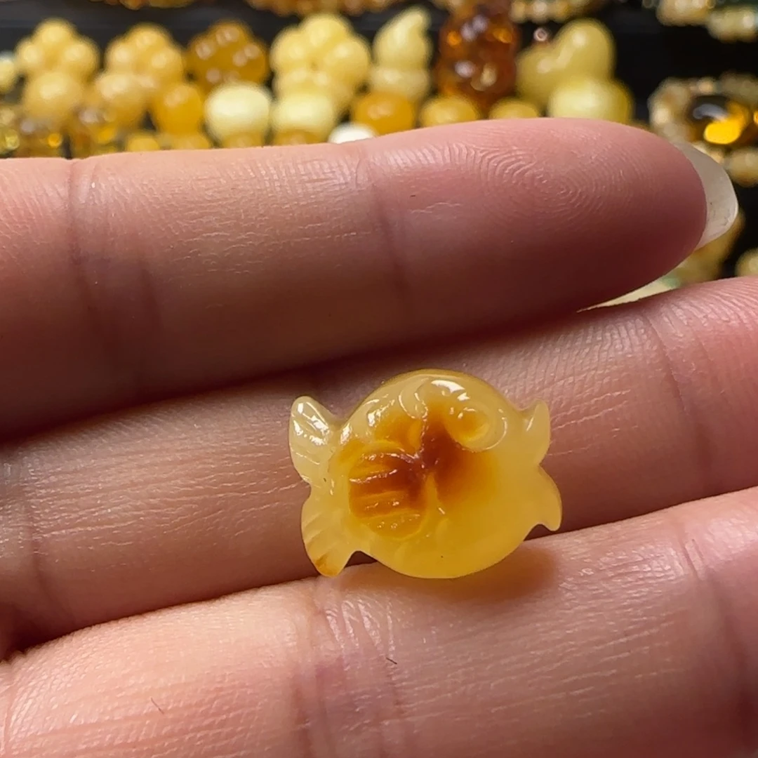 蜜蜡未镶嵌颈饰蜜蜡俏色小鱼提溜