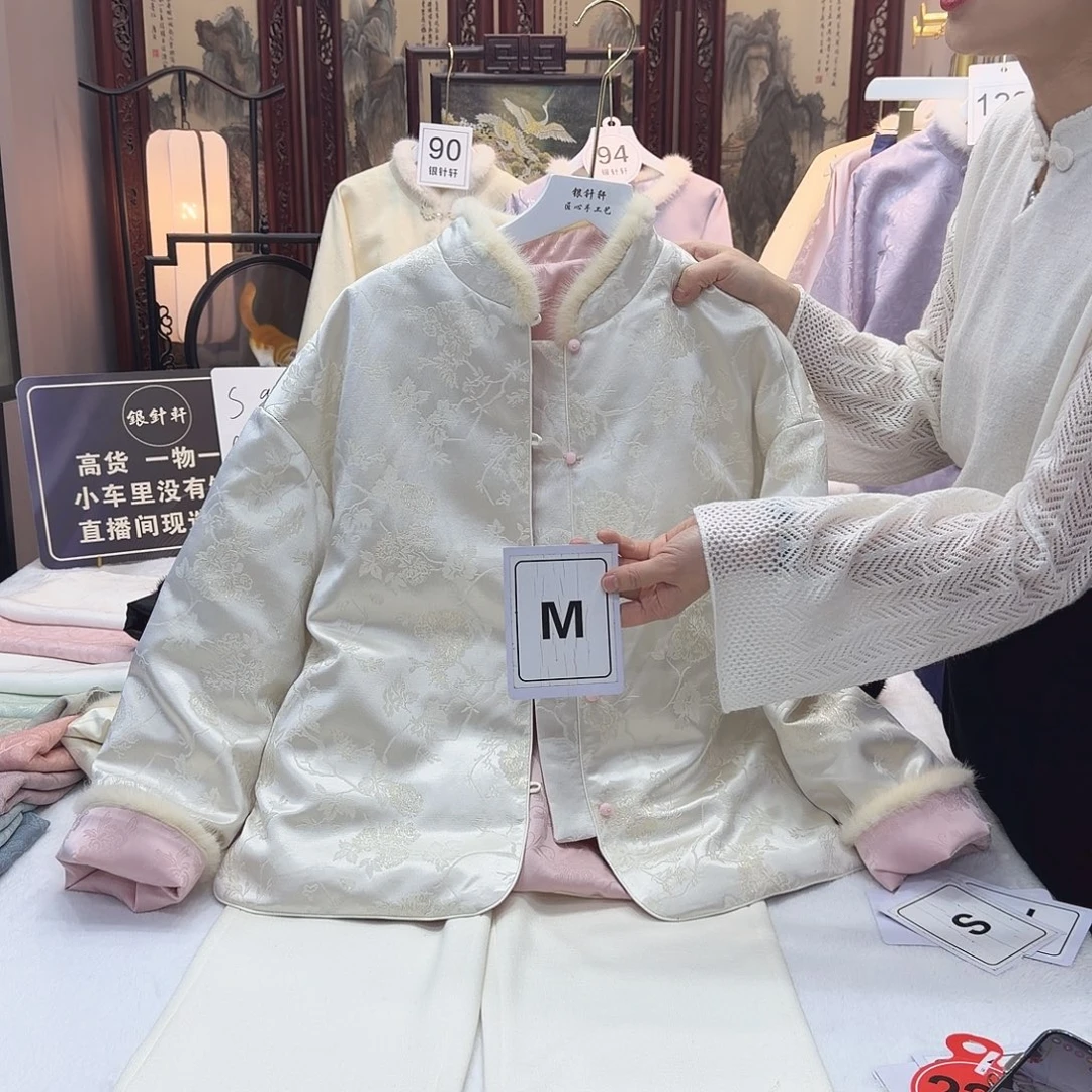 容***宝非遗传承人的精神风貌和