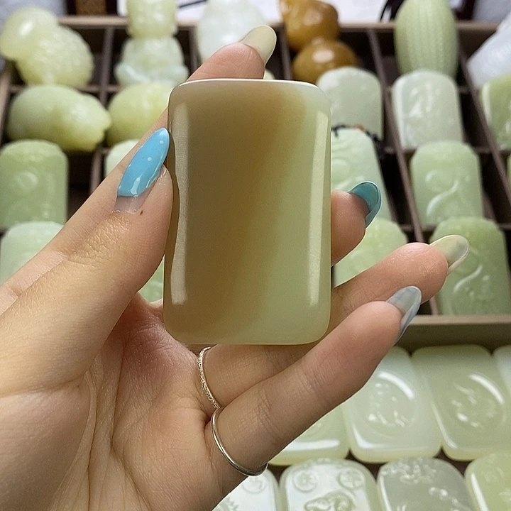 昆仑石平安无事牌