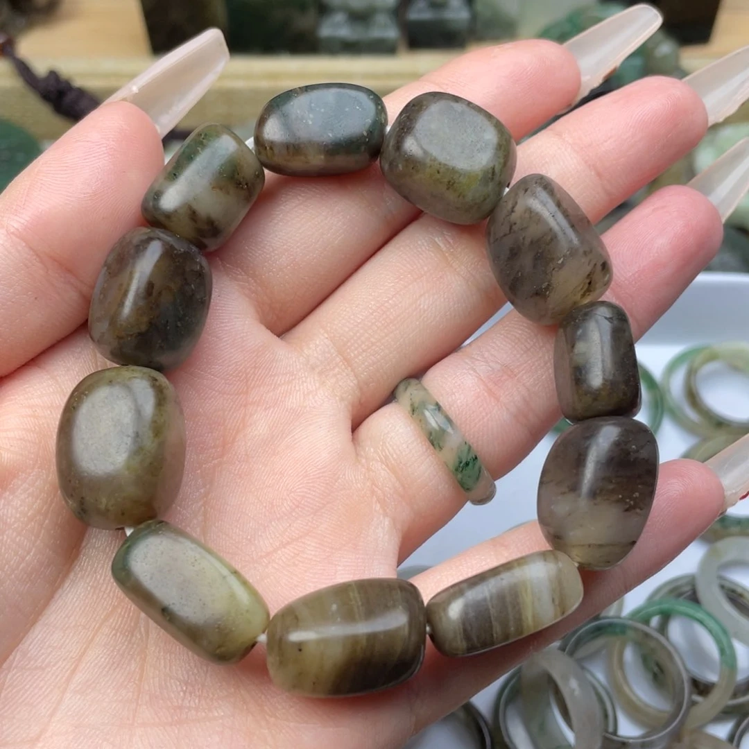 独山玉未镶嵌颈饰