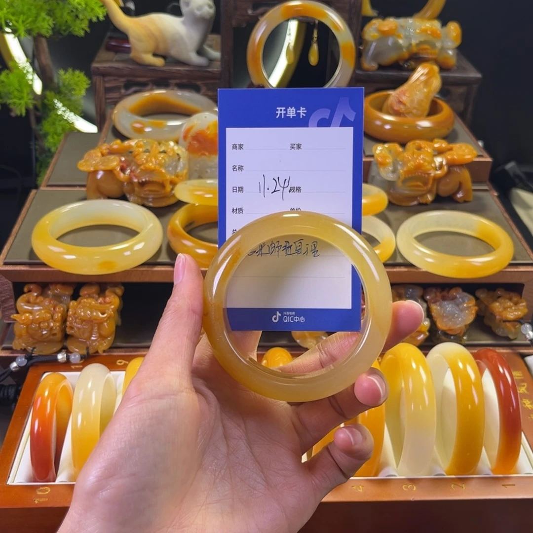 未镶嵌手镯石英质玉