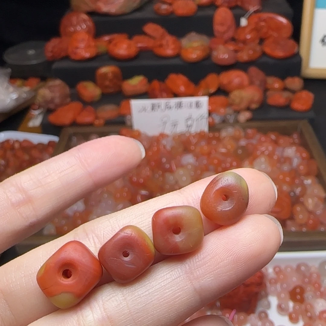 南红玛瑙未镶嵌颈饰