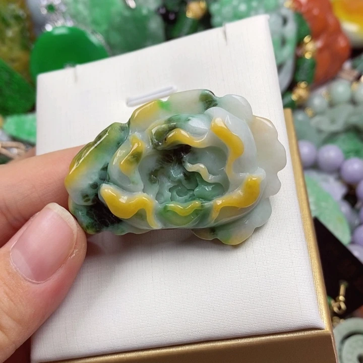 翡翠未镶嵌吊坠(赠链)