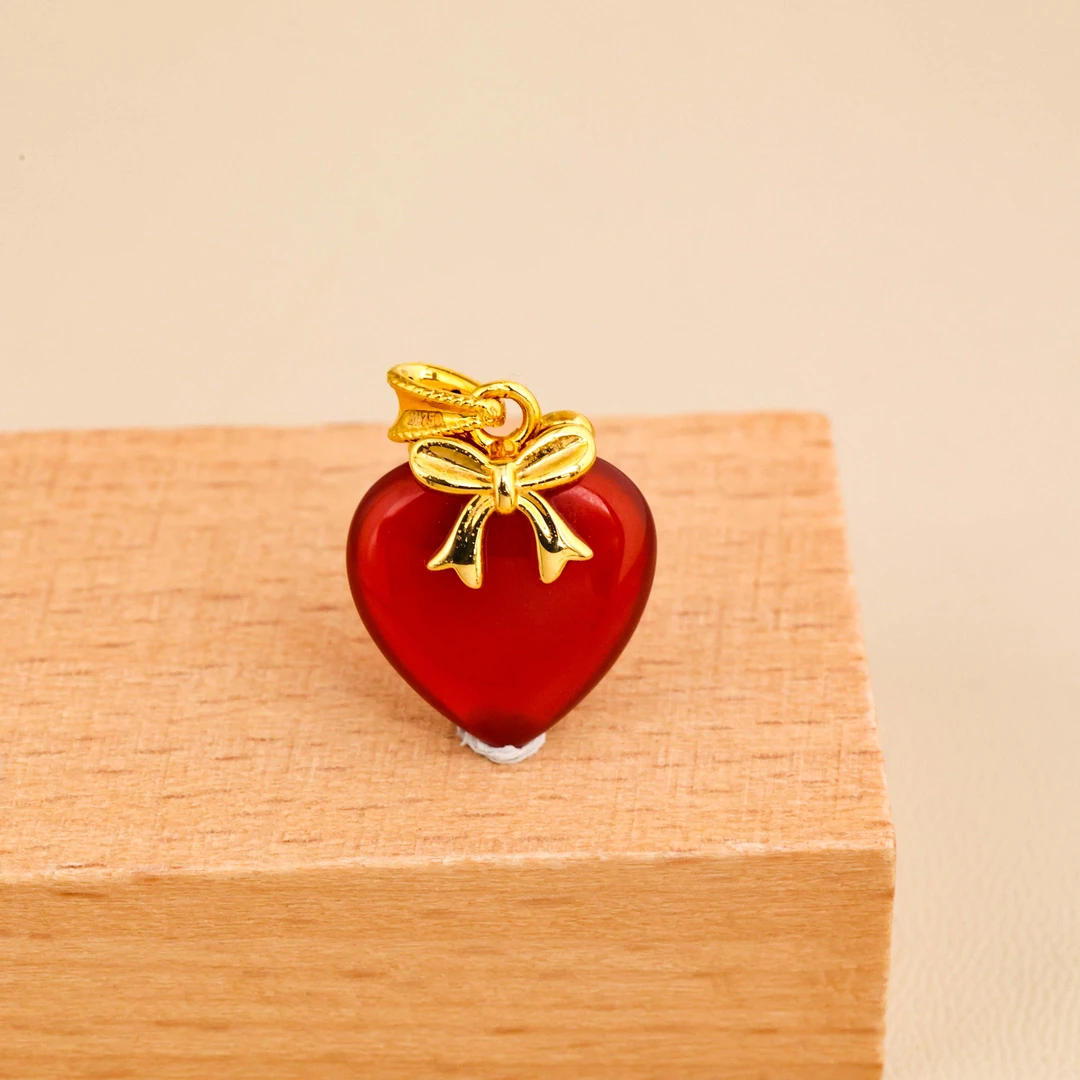 18K金蝴蝶结玛瑙爱心吊坠-D11245-鹤