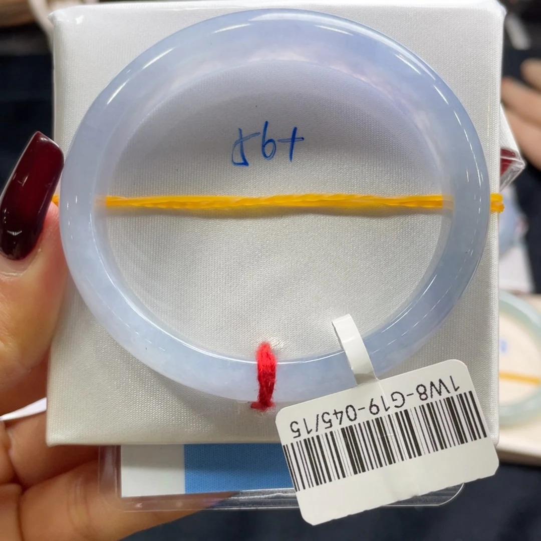 翡翠手镯未镶嵌翡翠手镯